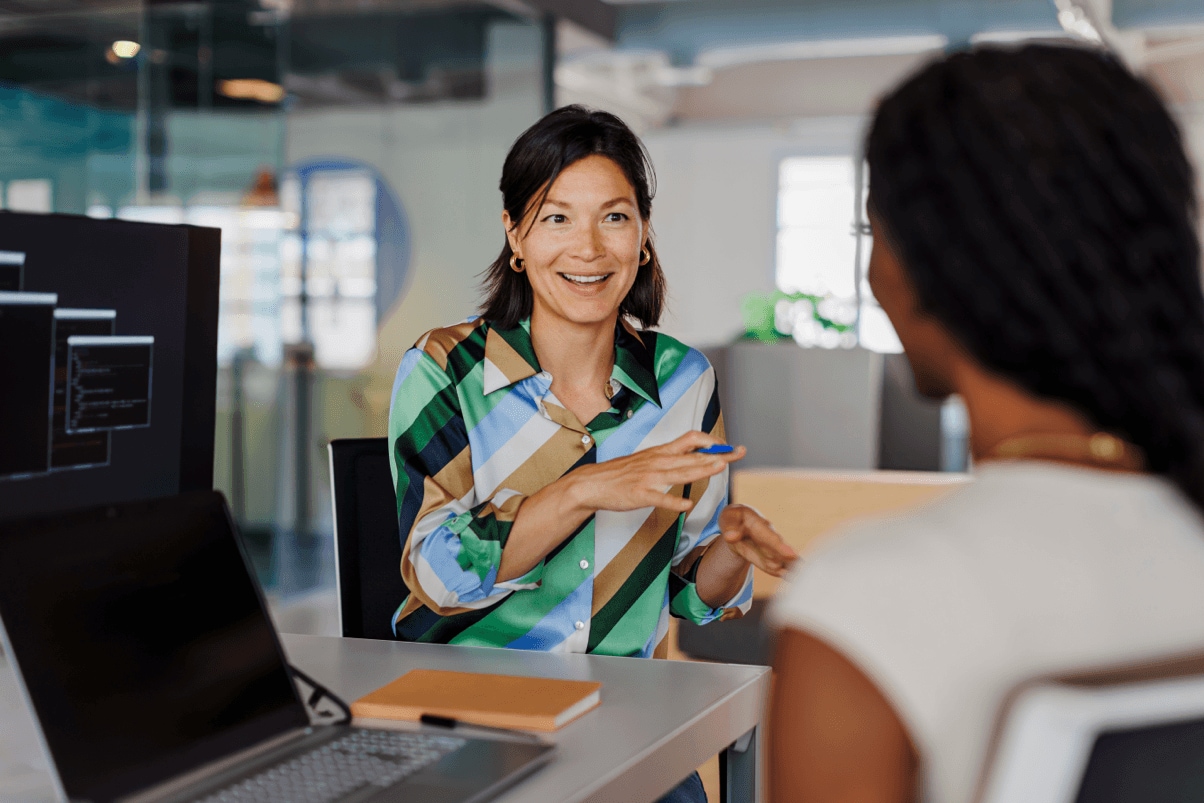 IT-Leiter informiert sich über die Vorteile von Concur Expense