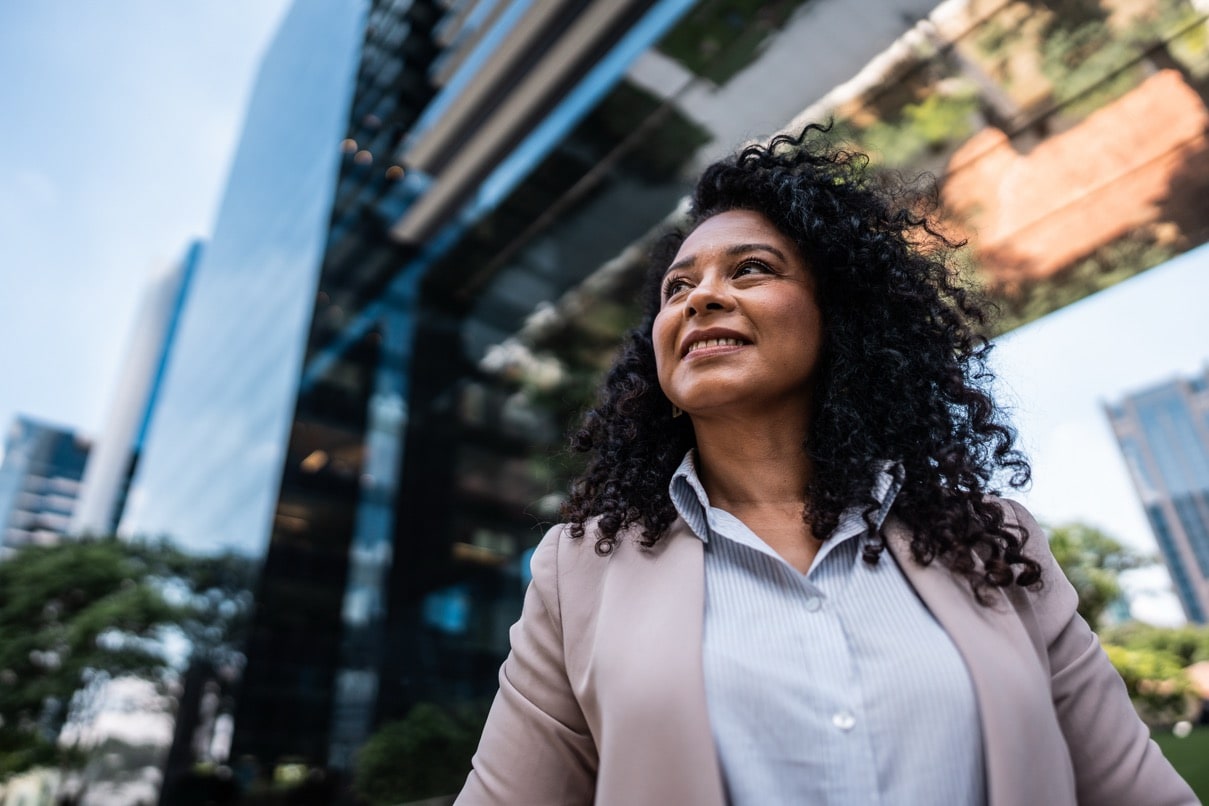 Finanzleiterin auf dem Weg zum Termin mit SAP Concur