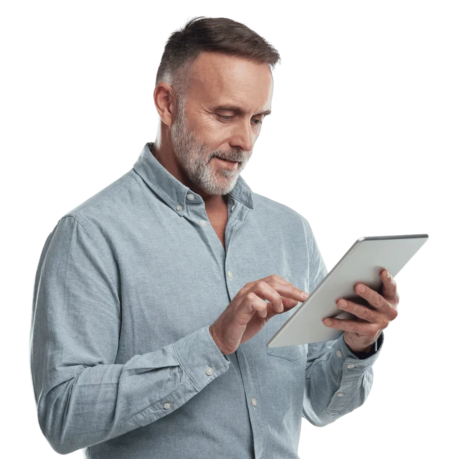 Mann mit Tablet am Arbeiten